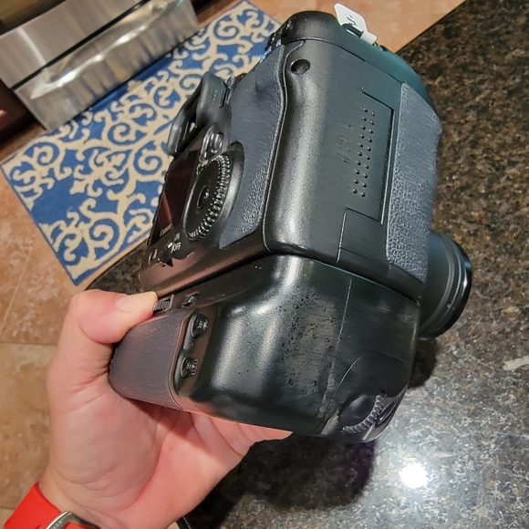 CANON EOS 10D Digital & Canon 28-80mm Lens, Complete - Picture 13 of 17